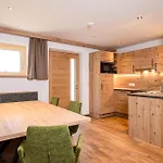 Beim Lois - Edelweiss Apartment With Sauna Access & Balcony By Alpenluxus Collection جيرلوس