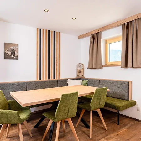 アパート Beim Lois Edelweiss - An Alpenluxus Appartement, Zillertal ゲルロス