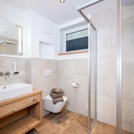 בית נופש Beim Lois Edelweiss - Balcony & Sauna Access *